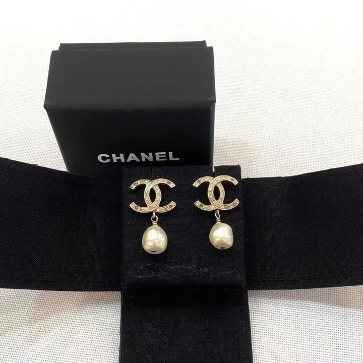 [BUNJANG] Chanel CC Logo Pearl Drop Earrings / 샤넬 CC 로고 진주 드롭 귀걸이