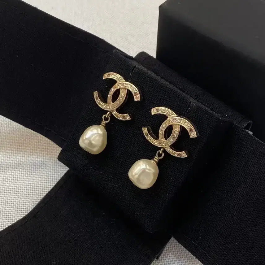 [BUNJANG] Chanel CC Logo Pearl Drop Earrings / 샤넬 CC 로고 진주 드롭 귀걸이