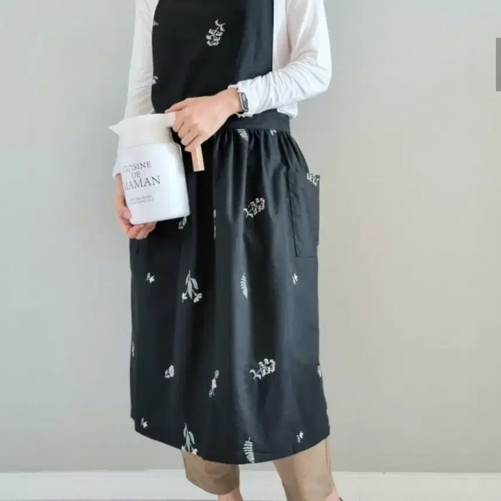 [BUNJANG] Floral Black Long Apron / 꽃무늬 블랙 롱 앞치마