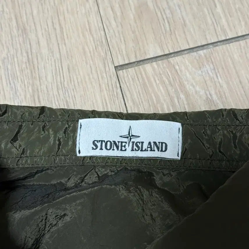 [BUNJANG] 18ss 스톤아일랜드 나일론 메탈 오버셔츠 카키 L / 18ss 스톤아일랜드 나일론 메탈 오버셔츠 카키 L사이즈