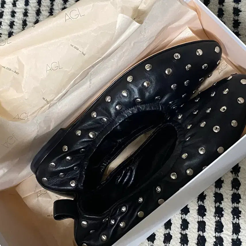 [BUNJANG] AGL Black Studded Flat Shoes / AGL 스터드 플랫슈즈 블랙