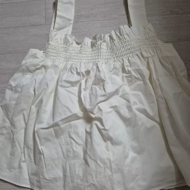 [BUNJANG] Lucky Chouette Ivory Shirring Sleeveless Blouse / 럭키슈에뜨 아이보리 셔링 나시 블라우스