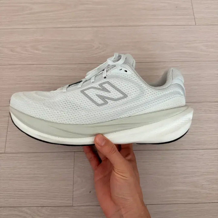 [SOLD OUT] 뉴발란스 1080 V15 2E 러닝화 275