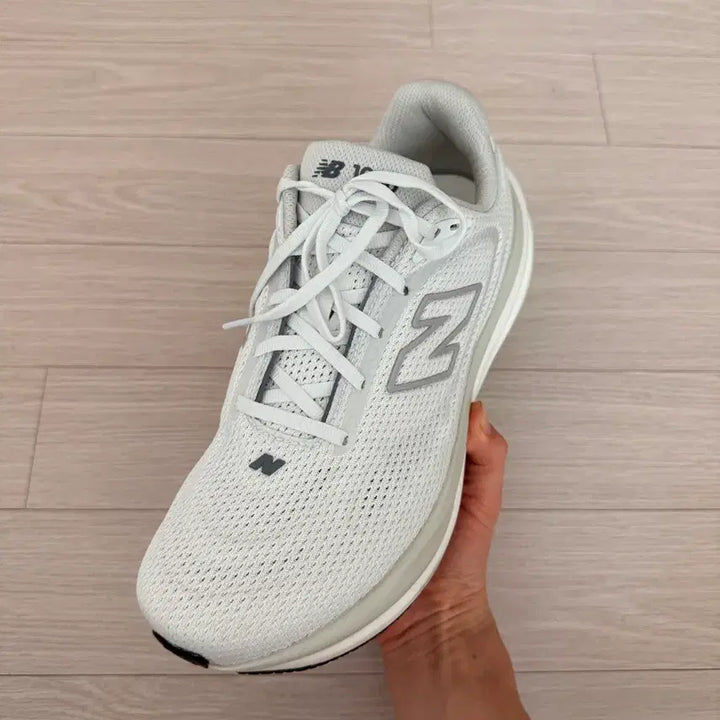 [SOLD OUT] 뉴발란스 1080 V15 2E 러닝화 275