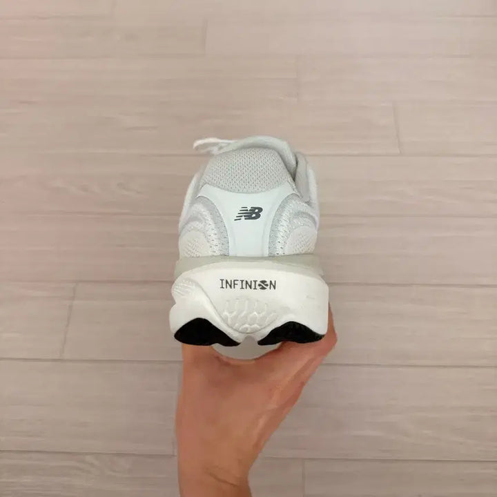 [SOLD OUT] 뉴발란스 1080 V15 2E 러닝화 275