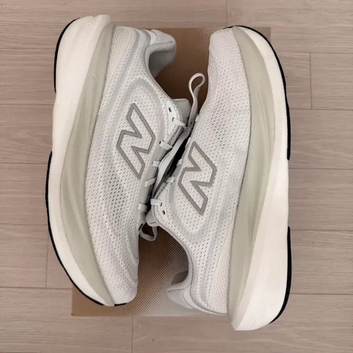 [SOLD OUT] 뉴발란스 1080 V15 2E 러닝화 275
