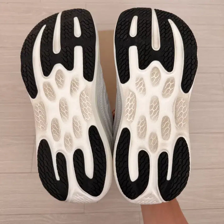 [SOLD OUT] 뉴발란스 1080 V15 2E 러닝화 275