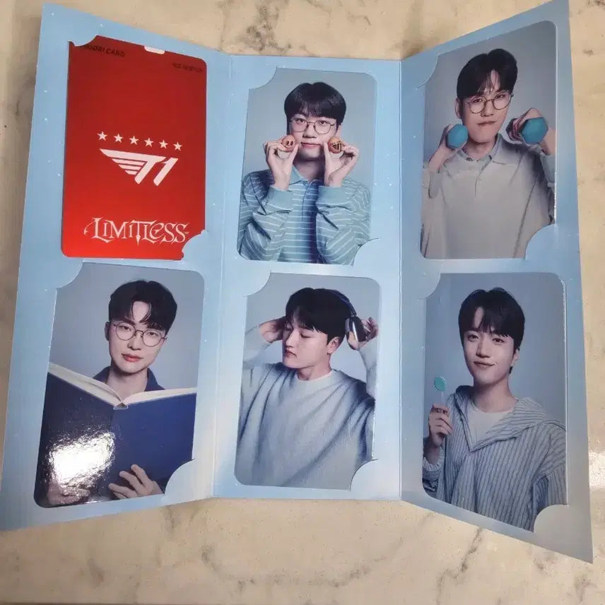 [BUNJANG] T1 Photocard Set + Collection Card (Red) / 우리카드 t1 포토카드세트 + 소장용카드 레드