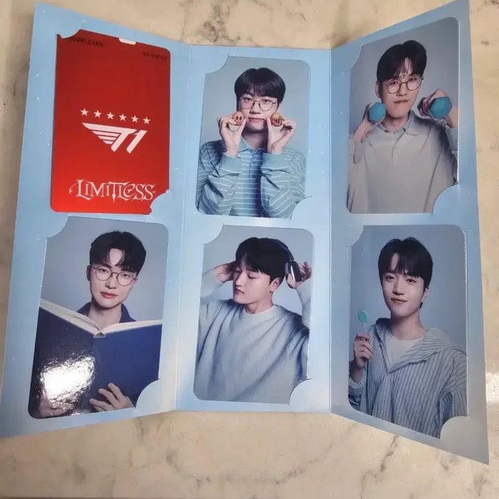 [BUNJANG] T1 Photocard Set + Collection Card (Red) / 우리카드 t1 포토카드세트 + 소장용카드 레드