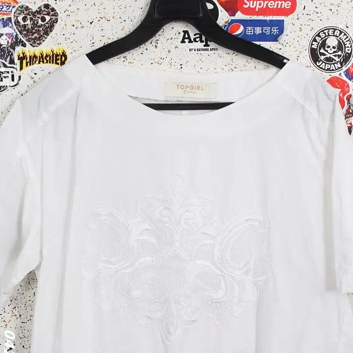 [BUNJANG] Topgirl Embroidered Blouse / 여성F/ 탑걸 자수 블라우스WT 20-173