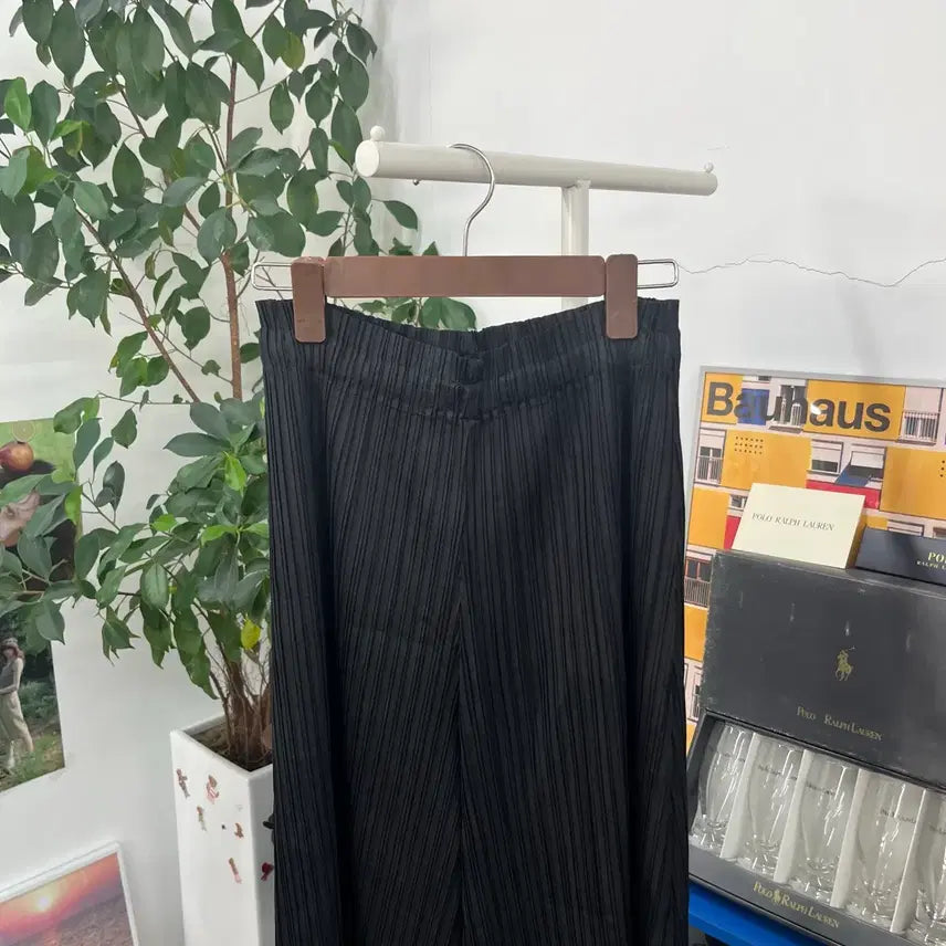 [SOLD OUT] 이세이미야케 우먼 와이드 플리츠 팬츠 F
