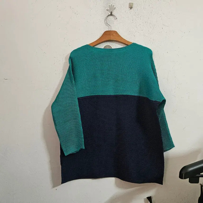 [BUNJANG] Colorblock Knit Long T-Shirt (Green/Navy) / 배색 니트 롱 티셔츠 그린/네이비