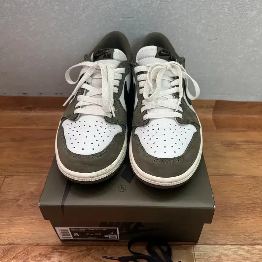 [BUNJANG] Jordan Low Medium Olive Summit White / [260] 조던 로우 미디움 올리브 앤 서밋 화이트