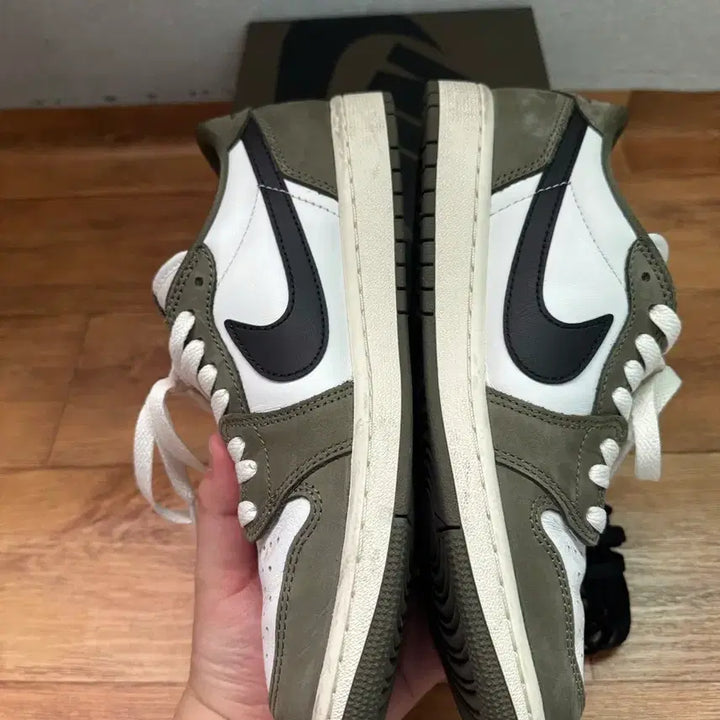 [BUNJANG] Jordan Low Medium Olive Summit White / [260] 조던 로우 미디움 올리브 앤 서밋 화이트