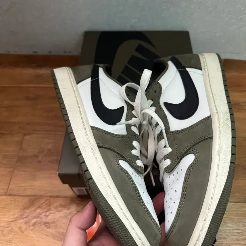 [BUNJANG] Jordan Low Medium Olive Summit White / [260] 조던 로우 미디움 올리브 앤 서밋 화이트
