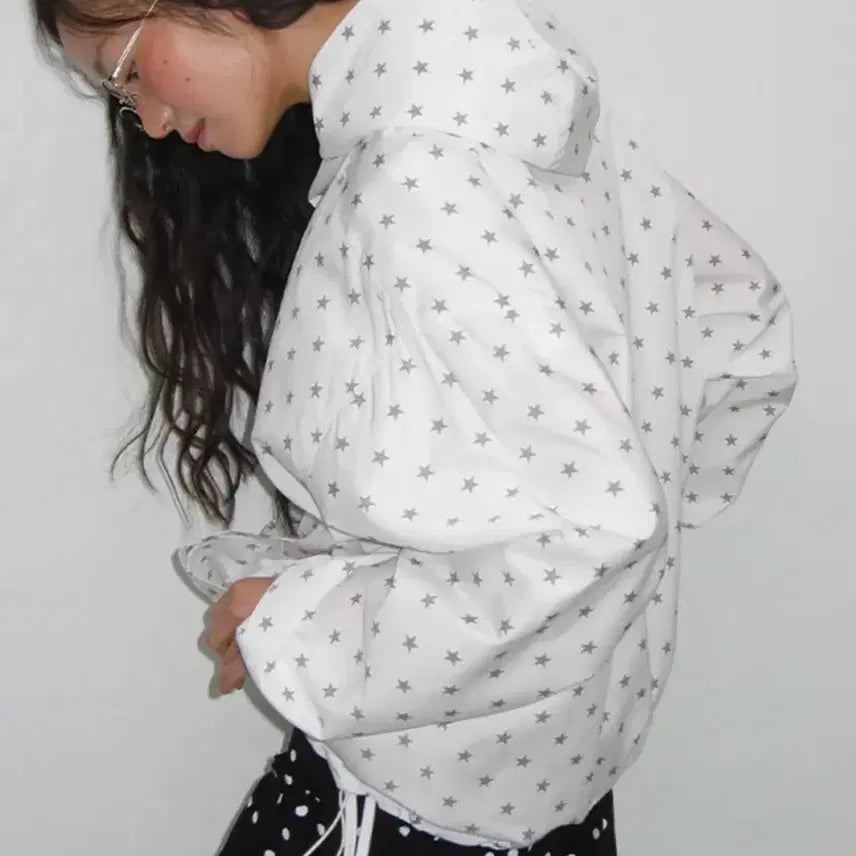 [BUNJANG] Ronron Hooded Windbreaker Jumper White Star / (2회착)론론 후디드 윈드브레이커 점퍼 화이트 스타
