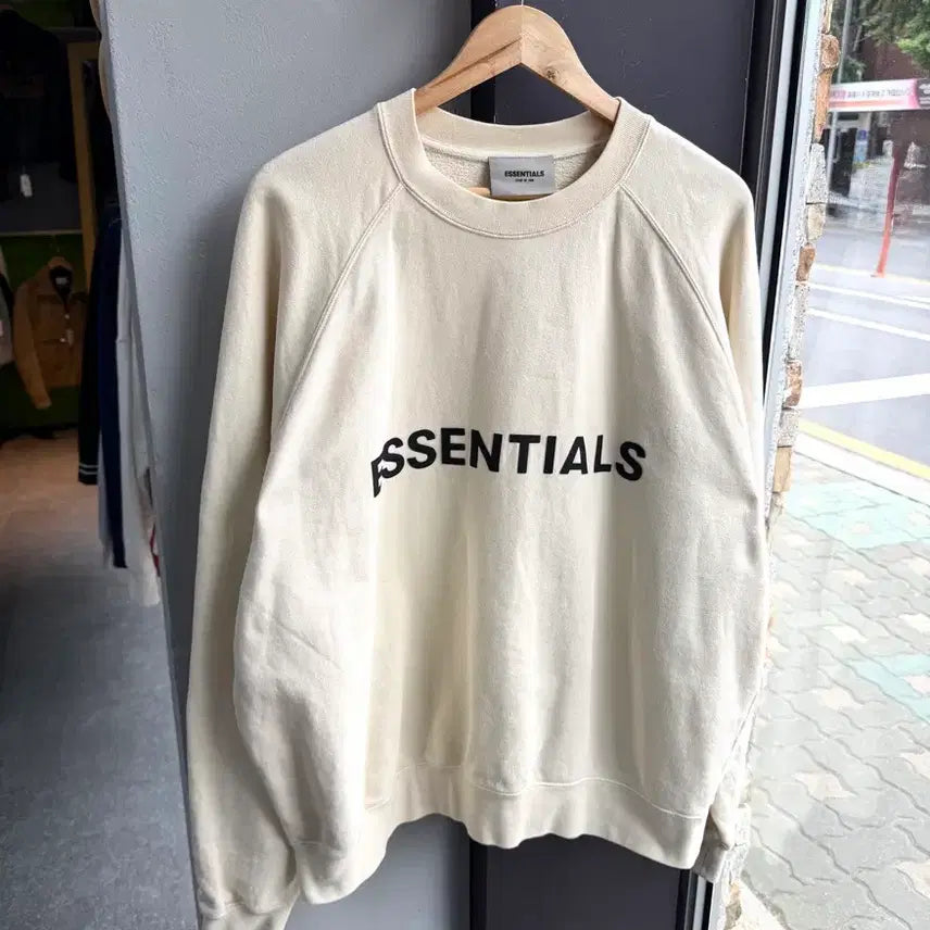 [BUNJANG] Fear of God Essentials Front Logo Sweatshirt (L) / L/ 피어오브갓 에센셜 프론트 로고 맨투맨
