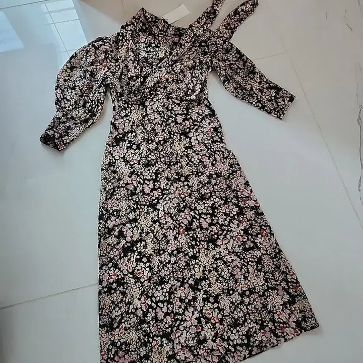 [BUNJANG] Zara Floral Pattern Midi Dress / 11만원짜리 새상품 Zara 자라 플라워 패턴 원피스