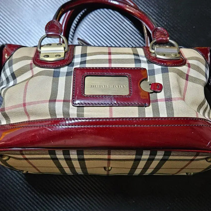 [BUNJANG] Burberry House Check Patent Trim Boston Bag / 버버리 하우스체크 페이턴트 트림 토트백 볼링백 보스턴백