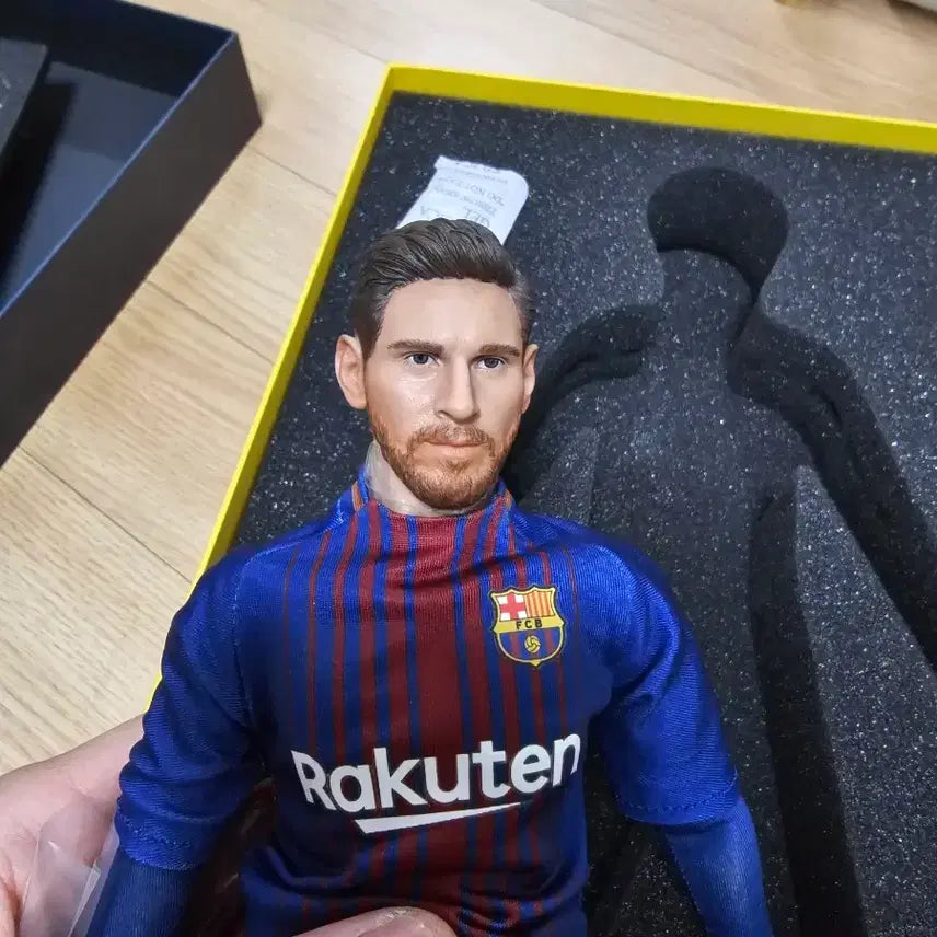 [BUNJANG] ZCWO Lionel Messi Barcelona Football Figure / zcwo  바르셀로나 메시 피규어 팝니다.