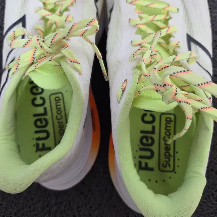 [SOLD OUT] 뉴발란스 FUELCELL 흰색 운동화 270mm