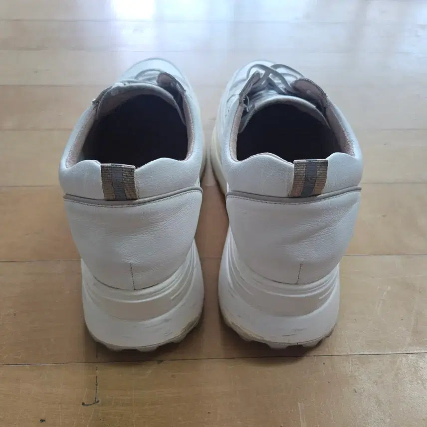 [SOLD OUT] 키높이 여성 운동화 235미리 판매합니다