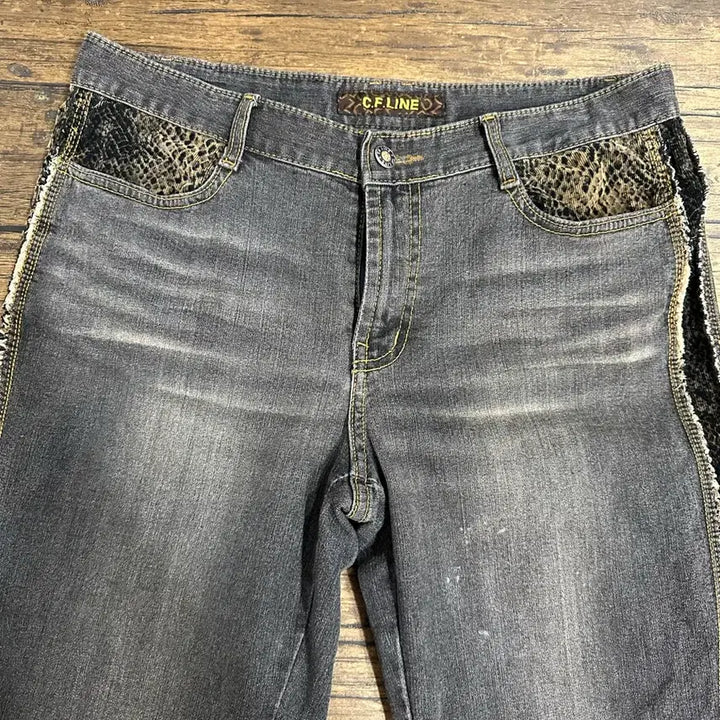 [BUNJANG] C.F.LINE Snake Pattern Pointed Boots Cut Jeans Y2K / C.F.LINE 씨에프라인 스네이크 패턴 포인트 부츠컷 Y2K 31사이즈