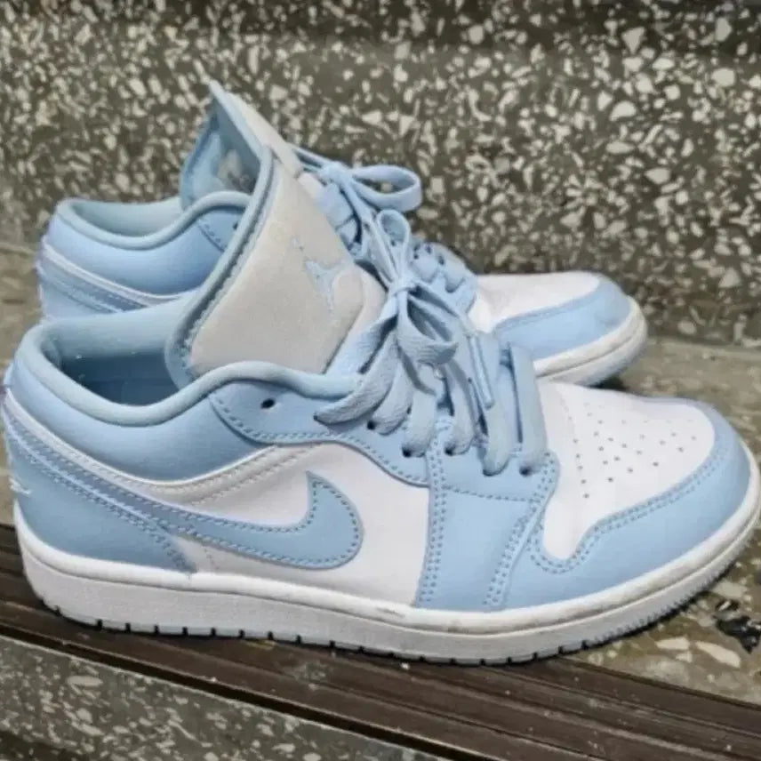 [BUNJANG] Nike Air Jordan 1 Low Sneakers (Size 235) / 정품 새상품급 나이키 에어 조던1로우 운동화 급처분