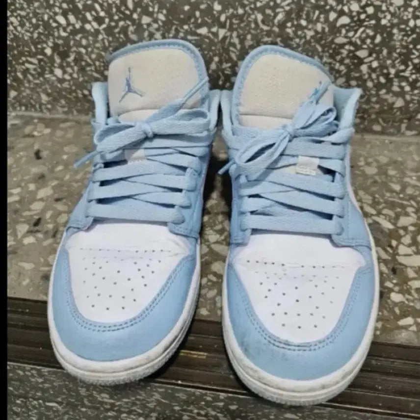 [BUNJANG] Nike Air Jordan 1 Low Sneakers (Size 235) / 정품 새상품급 나이키 에어 조던1로우 운동화 급처분