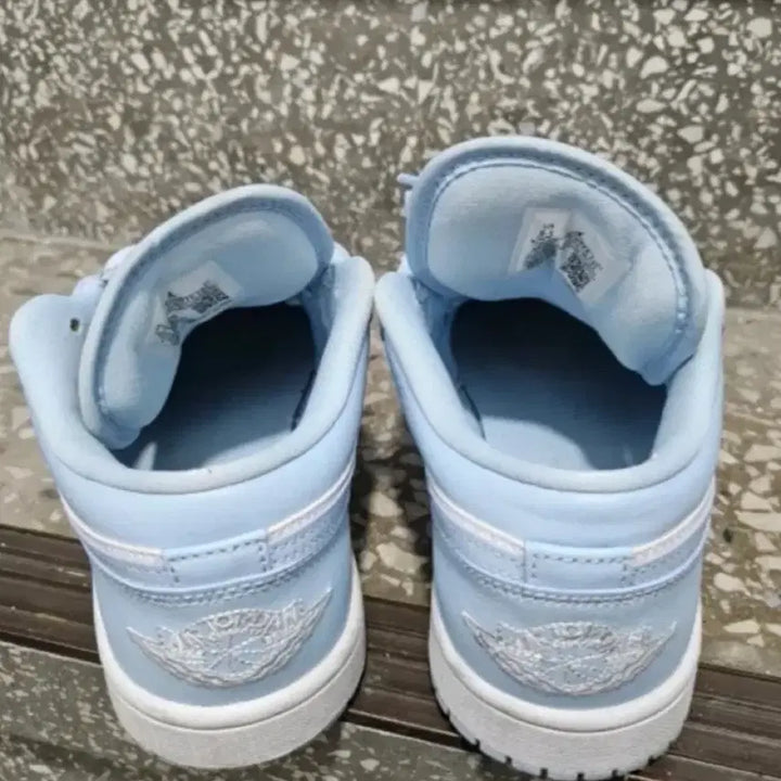 [BUNJANG] Nike Air Jordan 1 Low Sneakers (Size 235) / 정품 새상품급 나이키 에어 조던1로우 운동화 급처분