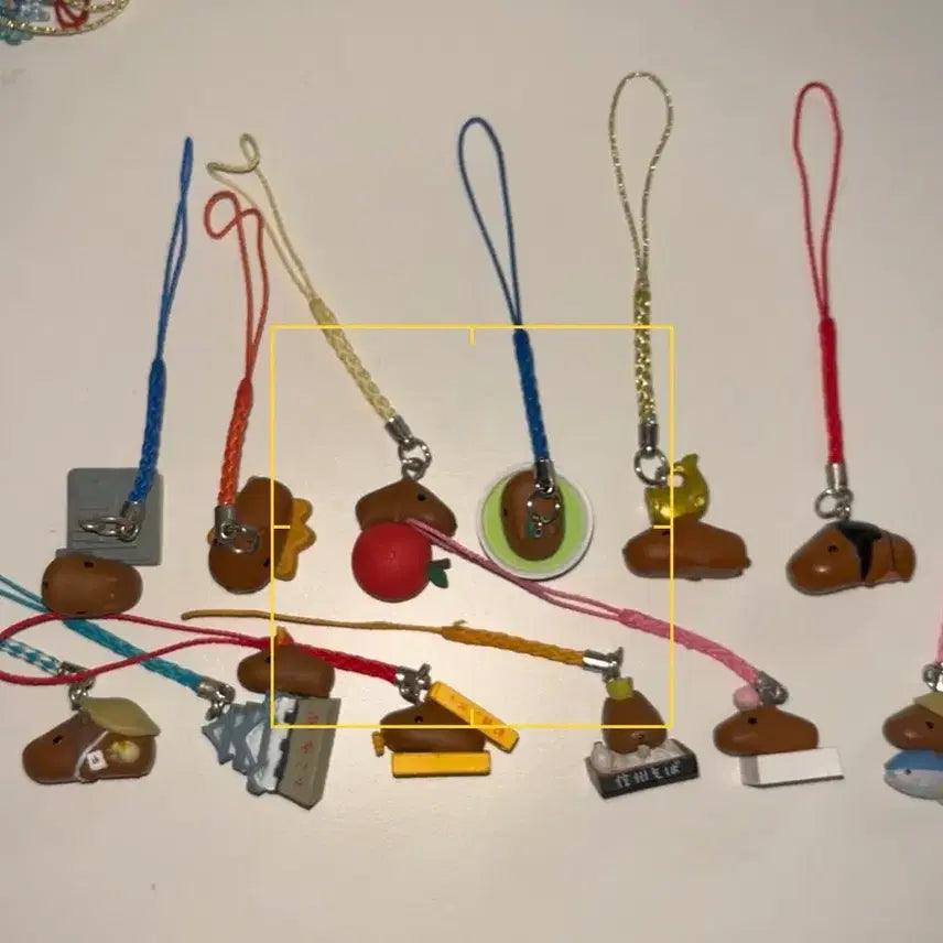 [BUNJANG] Capybara Vintage Strap Keychains Bundle Set (12 pcs) / 카피바라상 고전 빈티지 스트랩 키링 일괄 12개