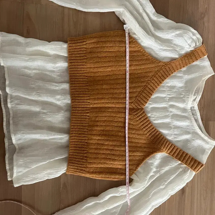[BUNJANG] Ivory Blouse &amp; Yellow Knit Vest Set / 아이보리 러블리 블라우스 니트 옐로우 세트