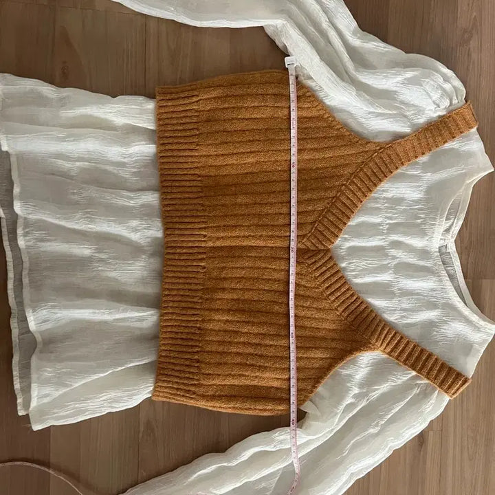 [BUNJANG] Ivory Blouse &amp; Yellow Knit Vest Set / 아이보리 러블리 블라우스 니트 옐로우 세트