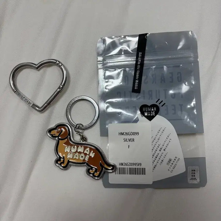 [BUNJANG] Human Made Dachs Keyring Heart Carabiner / 휴먼메이드 닥스 키링, 하트 카라비너