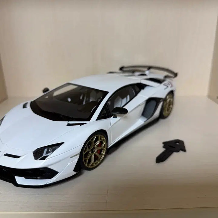 [SOLD OUT] 오토아트 1:18 람보르기니 아벤타도르 SVJ 화이트