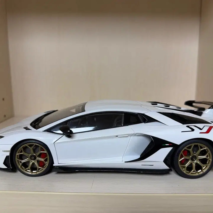 [SOLD OUT] 오토아트 1:18 람보르기니 아벤타도르 SVJ 화이트