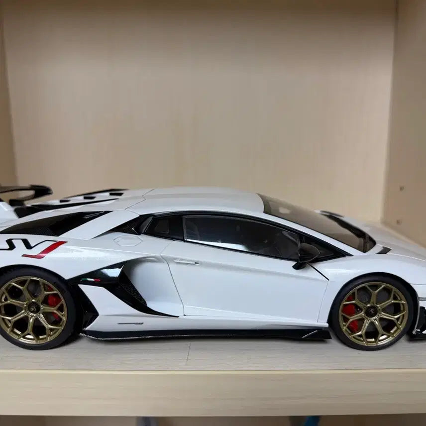[SOLD OUT] 오토아트 1:18 람보르기니 아벤타도르 SVJ 화이트