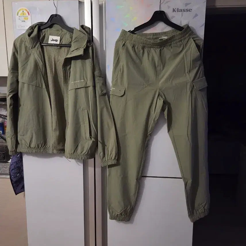 [BUNJANG] Jeep Khaki Windbreaker &amp; Cargo Pants Set / Jeep 카키색 바람막이 + 카고 바지 세트