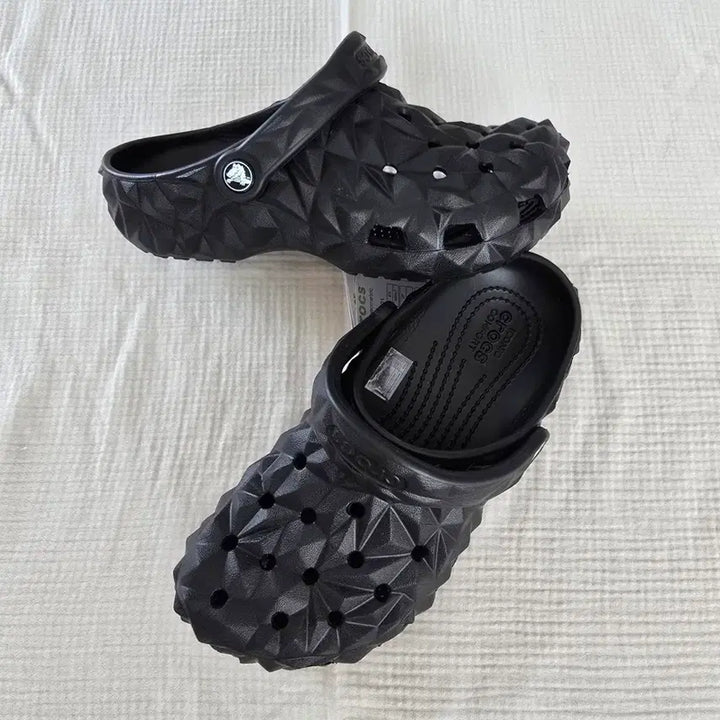 [BUNJANG] Crocs Geometric Black Clogs / 크록스 지오메트릭 블랙