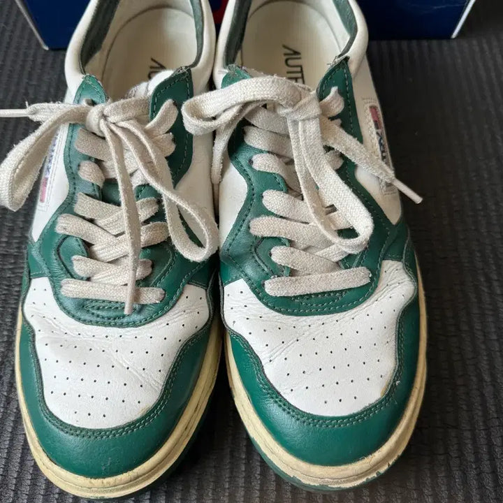 [BUNJANG] Autry Medalist Low Leather Sneakers Green White / 오트리 메달리스트 그린 화이트