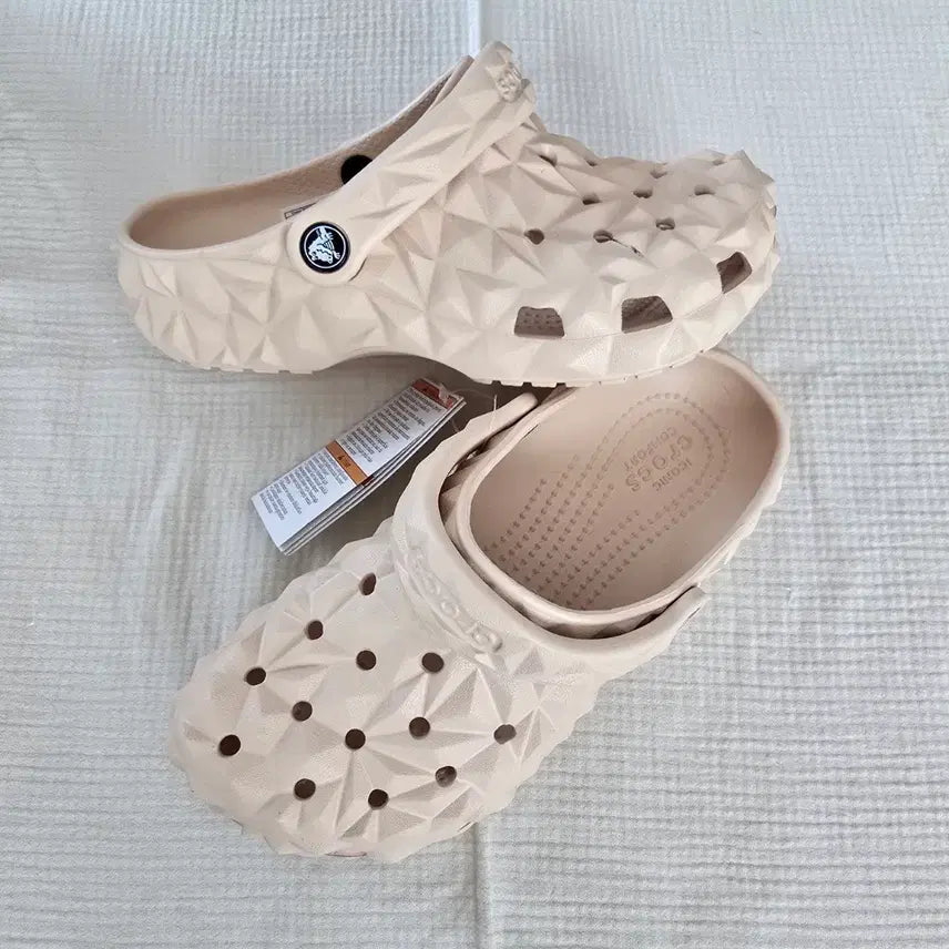 [BUNJANG] Crocs Geometric Beige Clogs / 크록스 지오메트릭 베이지