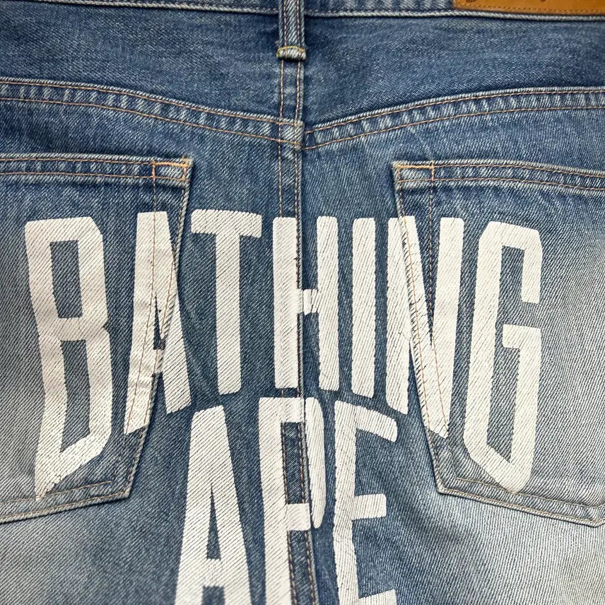 [BUNJANG] BAPE "Bathing Ape" Back Lettering Denim Shorts XL / BAPE 베이프 백 레터링 데님 쇼츠 XL