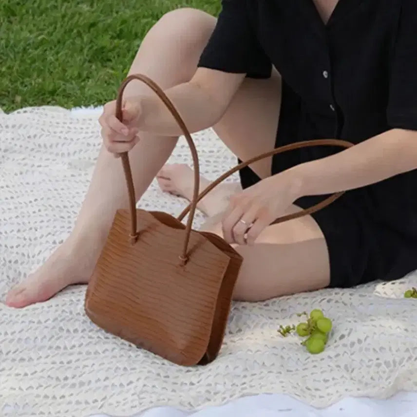[BUNJANG] At My Fingertips Posy Bag Lizard Tan / 앳마이핑거팁 포지백 리자드 탄 (Posy Bag Lizard Tan)