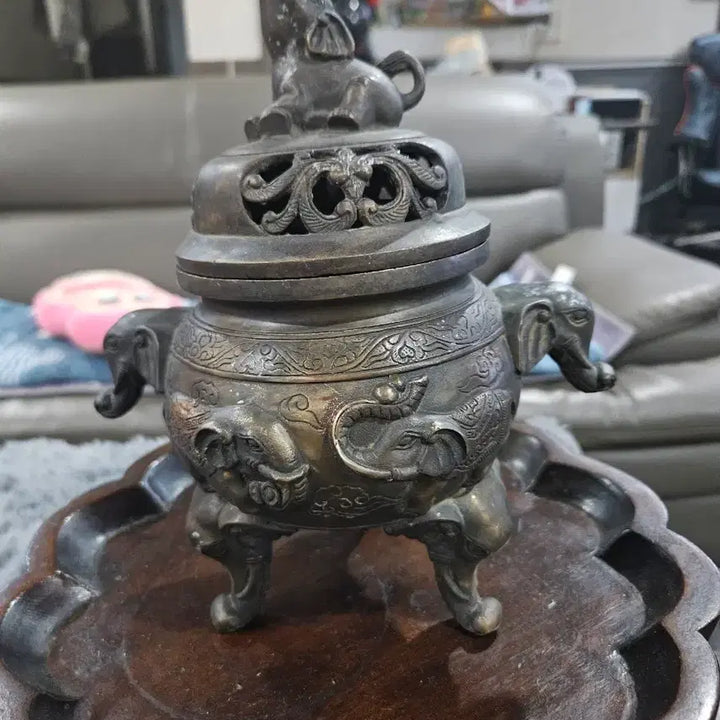 [BUNJANG] Elephant Ornament Bronze Censer / 코끼리 장식 동향로. 입니다