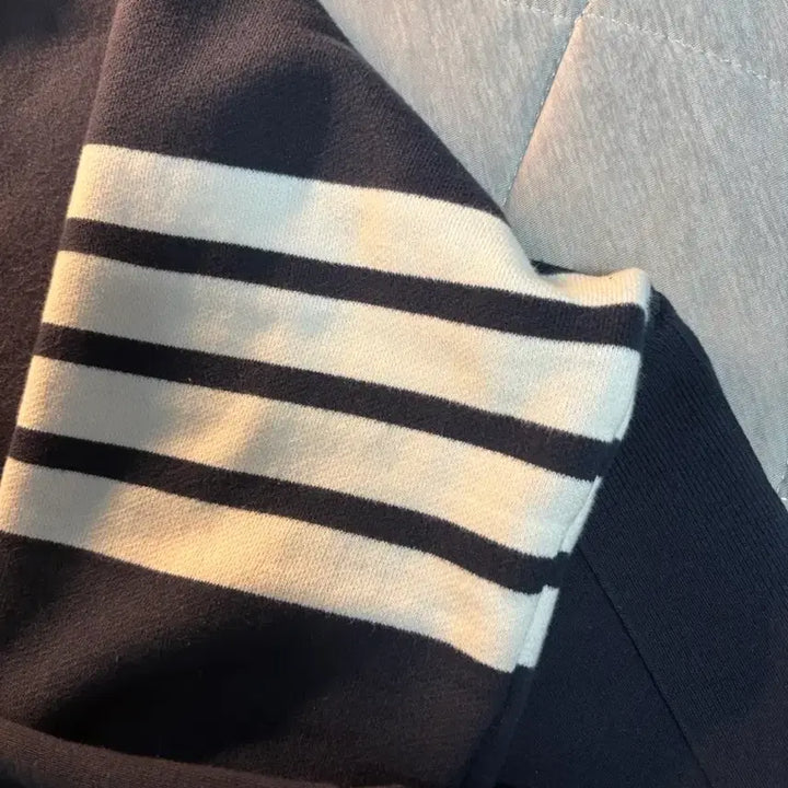 [BUNJANG] Thom Browne Engineered Stripe Sweatshirt Navy / 톰브라운 엔지니어드 사선 스웨트셔츠 네이비