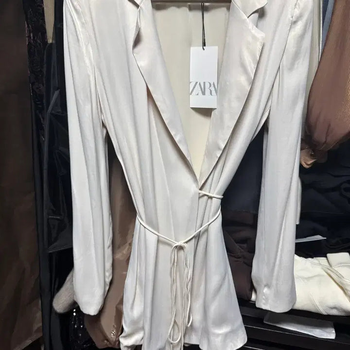 [BUNJANG] ZARA Satin Blazer M (New) / 자라 새틴 블레이저 M (새상품)