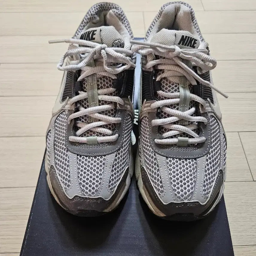 [SOLD OUT] 나이키 줌보메로5 러닝화 240 팜