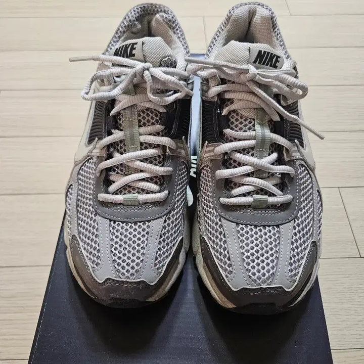 [SOLD OUT] 나이키 줌보메로5 러닝화 240 팜