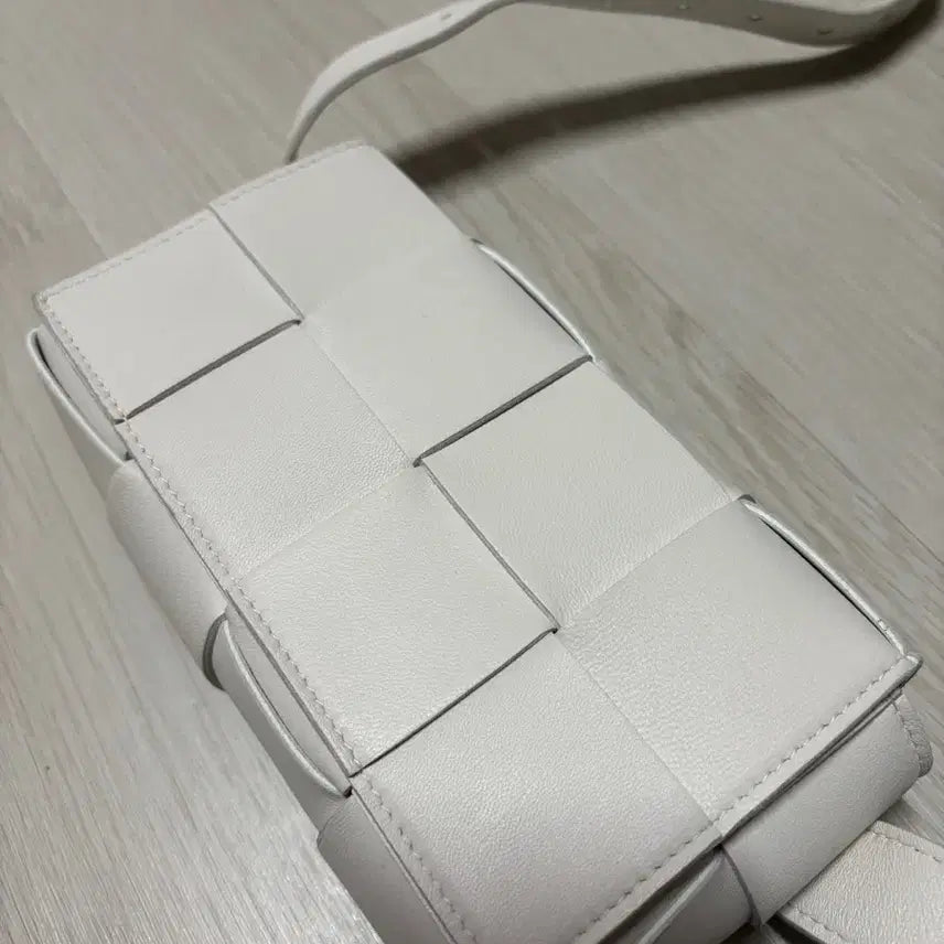 [SOLD OUT] [마지막 할인]보테가베네타 화이트 벨트백