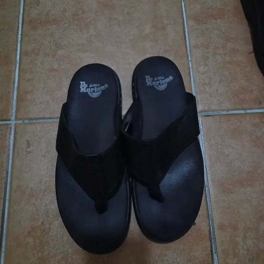 [BUNJANG] Dr. Martens Tessary Flip-Flops (Size 41) / 닥터마틴 테사리 쪼리 41
